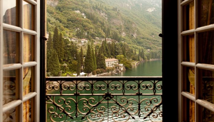 lake-como-window-view